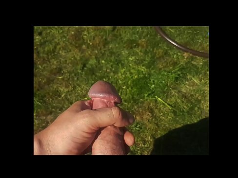❤️ O bunăciune fierbinte își face sex cu păsărica roz și ejaculează cu un squirt într-o grădină de vară ❤ at ro.trysex.ru ❤